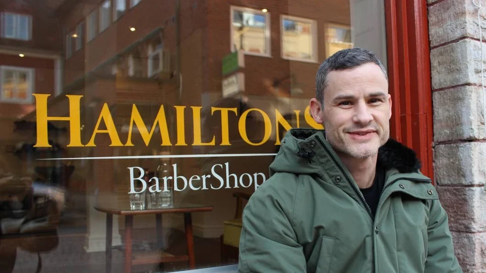 Knivrakning. "Jag ska erbjuda män professionell rakning i en avkopplande miljö", säger Chris Hamilton.