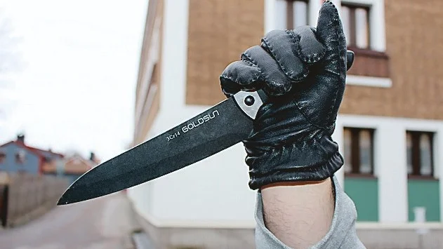 Den drogpåverkade kvinnan gjorde utfall med kniven mot flera personer vid Tuna torg. (Bilden är tagen i ett annat sammanhang.)