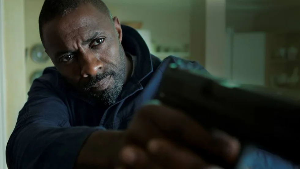 I "Bastille day" spelar Idris Elba den hårdföre Sean Briar, en före detta CIA-agent på specialuppdrag efter alla onda typer han kan hitta.