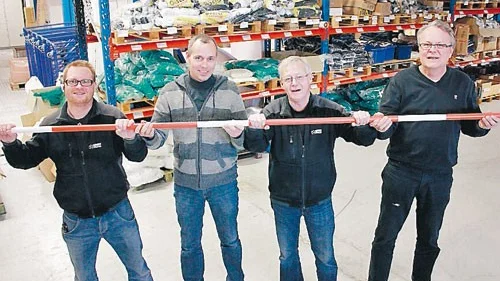 Andreas Bruce, Anders Johansson Welinder, Jan Sjösten och Frank Axelsson på Sport och fritidsgrossisten går en ljus framtid till möttes då företaget tecknat ett nytt miljonavtal med fem kommuner i Östergötland.