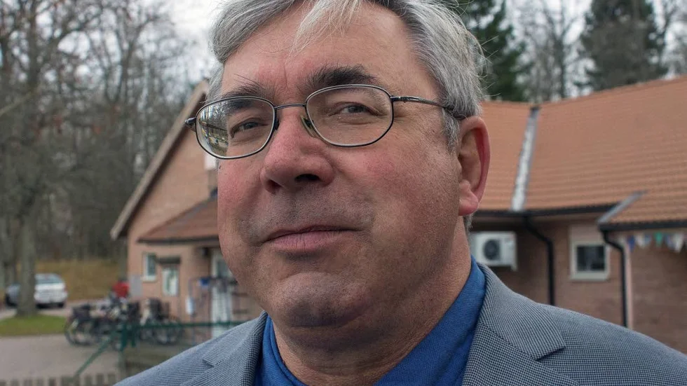 Peter Karlberg (V) vill att hållbarhet och etik lyfts i Motala kommuns finanspolicy.