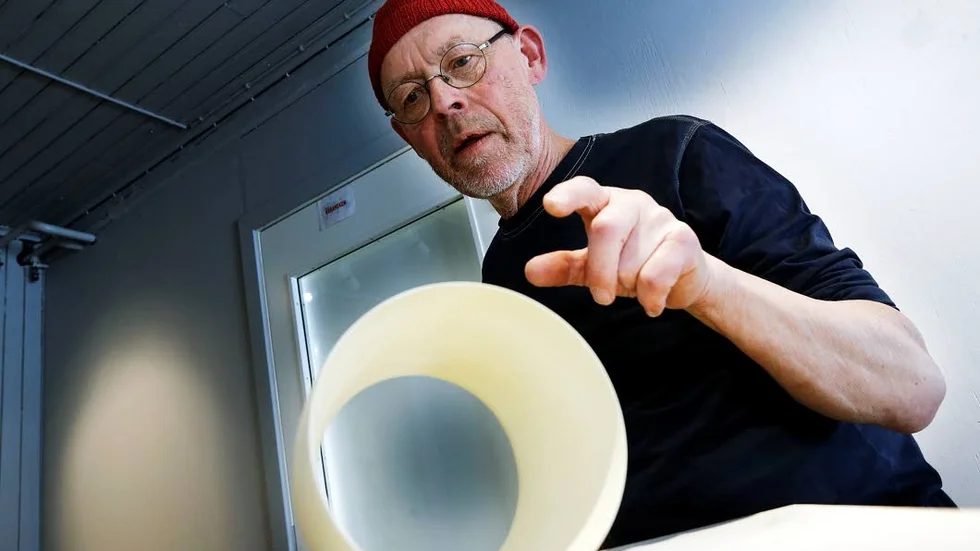 "En sten en sten en sten" är rubriken på konstnären, krukmakaren och skulptören Kennet Williamssons utställning på K-ringen.