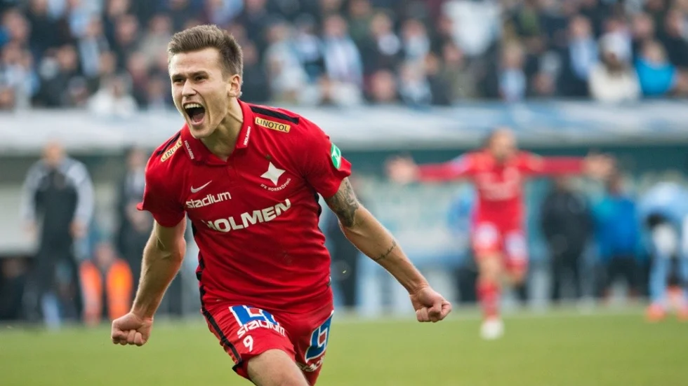 MALMÖ 2015-05-21 
IFK Norrköpings Arnór Ingvi Traustason jublar efter 2-0 i lördagens avslutande match i Allsvenskan mellan Malmö FF - IFK Norrköping på Swedbank Stadion i Malmö.
Foto Andreas Hillergren / TT kod 10600