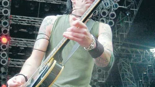 Dregen och hans Backyard Babies bidrog till att göra årets Hultsfredsfestival till en av de allra bästa någonsin. Dessutom en av bandets bästa konserter i år.