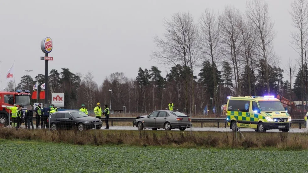 Två bilar var inblandade i olyckan på E4 vid Viringe, Mjölby på onsdagsförmiddagen.