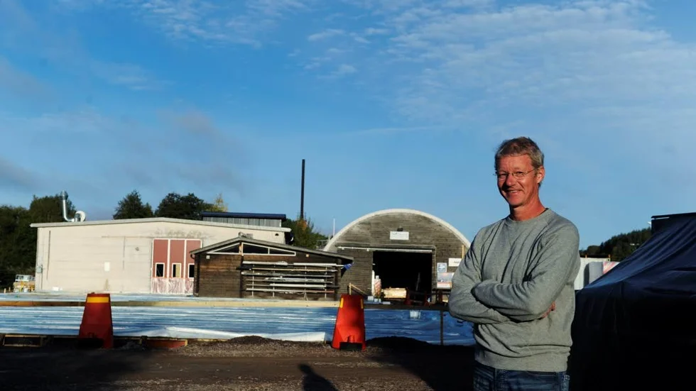 En virkeshall och ett torkrum till måleriet blir snart verklighet. Örjan Mellblom har haft funderingar på att bygga ut i många år. Nu blir det av.