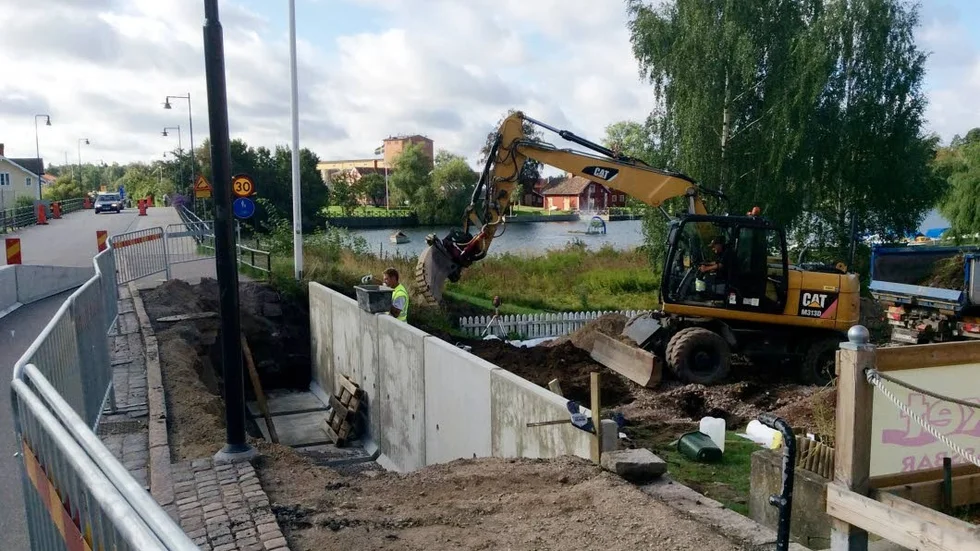 STABILT. En stödmur hindrar nu cykelbanan från att rasa in i Strömfikets trädgård.