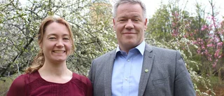 Centern slår in öppna dörrar