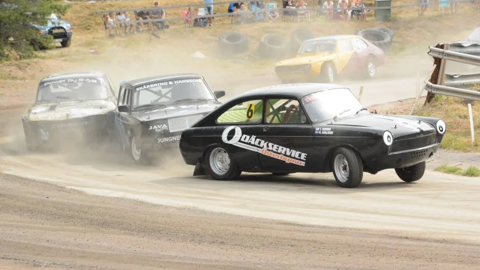 Niclas Karlsson från Ydre MK i bilen längst fram blev den första heatsegraren av Semesterracet 2018.