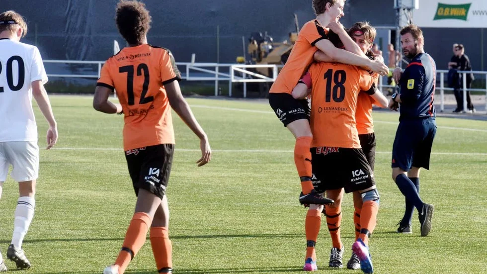 Boston vann derbyt mot Frödinge-Brantestad med 2–0 på Lundavallen.