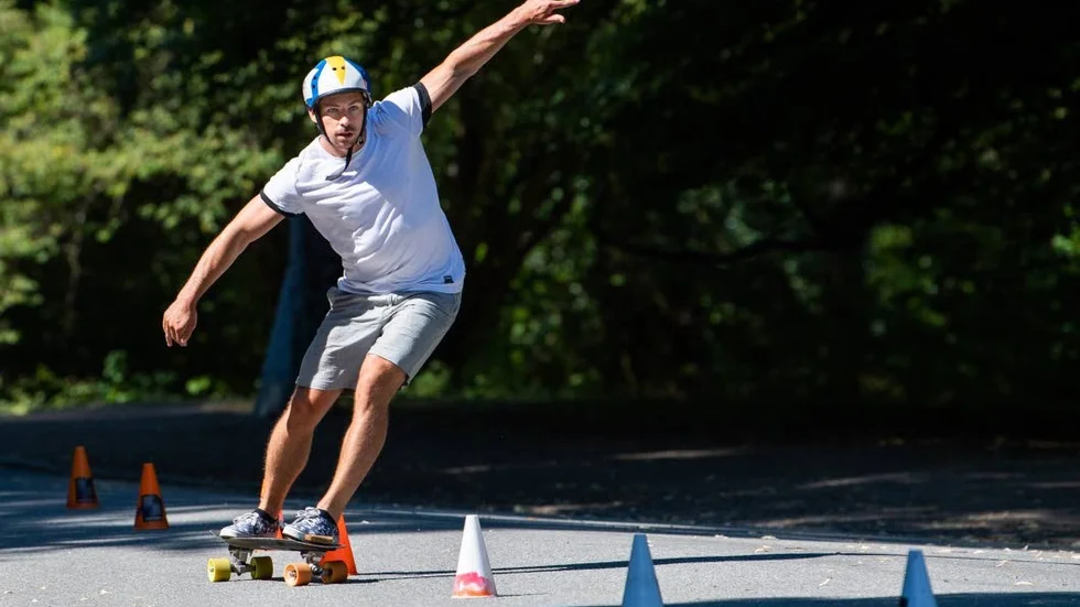 Viking Hadestrand, svensk stjärna i skateboardslalom, kommer till Linköping och tävlar under stadsfestivalen.