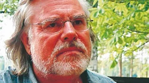 Roffe Wikström gör flera soloföreställningar varje år.