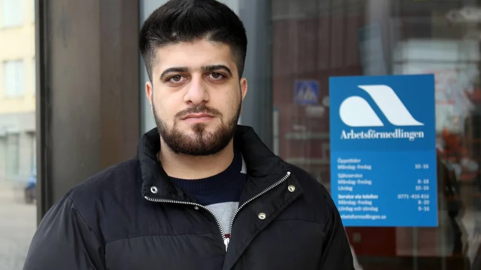 Qasim Mohamed, 24 år och söker jobb. Vilket som helst. Han är från Irak där han har läst till sjuksköterska.