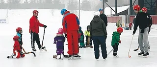 Mycket lek på julavslutningen av skridskoskola