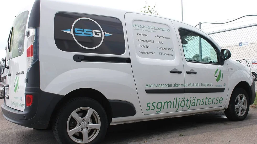 Firman använder sig enbart av elbilar och biogasbilar.