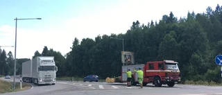 Lastbil välte på riksväg 50