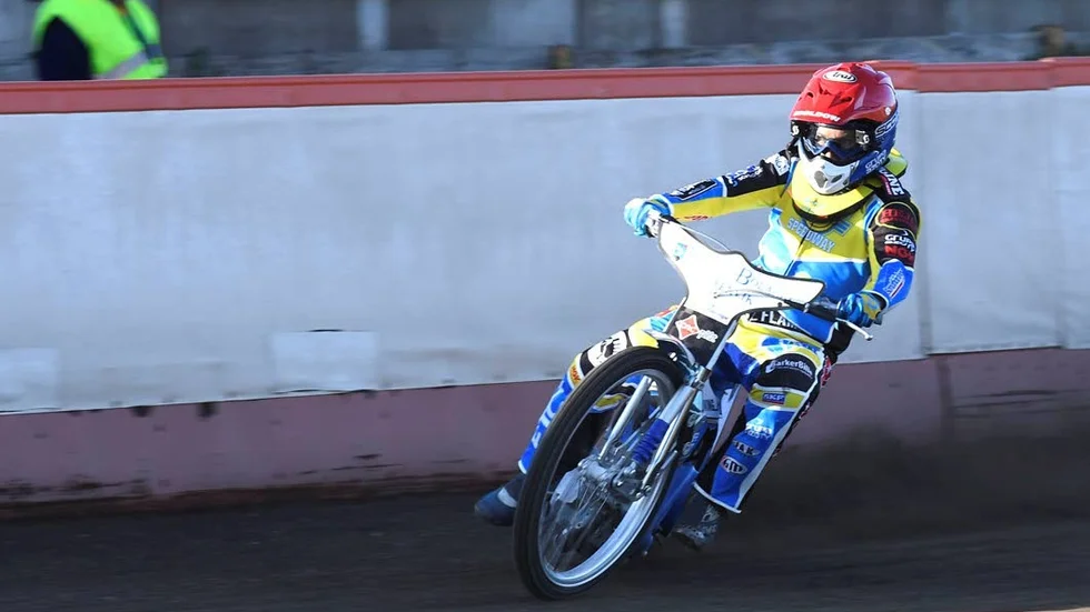 Nicki Pedersen bidrog stort till Västerviks seger borta mot Rospiggarna.