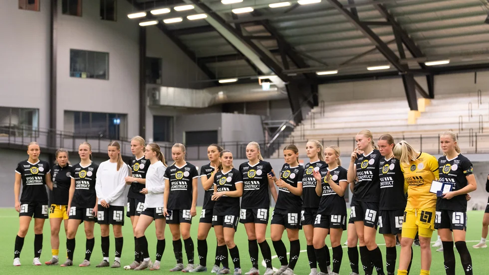 Uppsalas spelare deppar efter F17 SM-finalen.