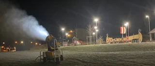 Snökanonerna blåste för fullt i Gamleby – men spår dröjer