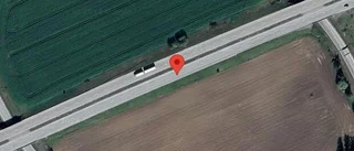 Stopp i ett körfält på grund av en stillastående personbil på väg 34