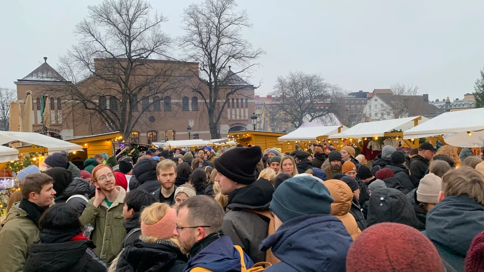 En hel del besökare upplevde marknaden som för trång att döma av kommentarer i sociala medier.