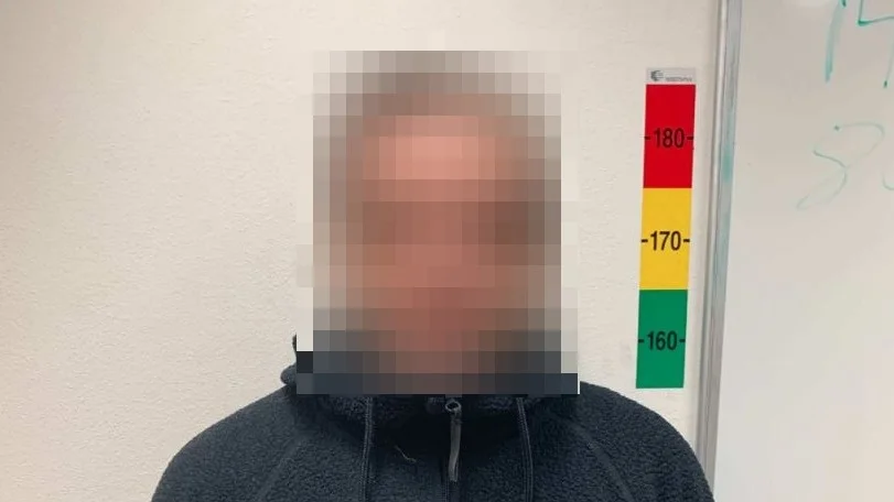 Mannen nekar till alla anklagelser.