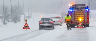 Lastbil i olycka med flera bilar inblandade