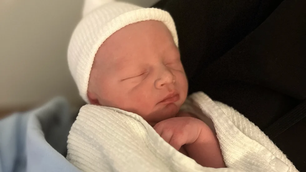 En liten gosse som föddes på Sunderbyns BB blev första bebisen att skrivas in i Cosmic. 