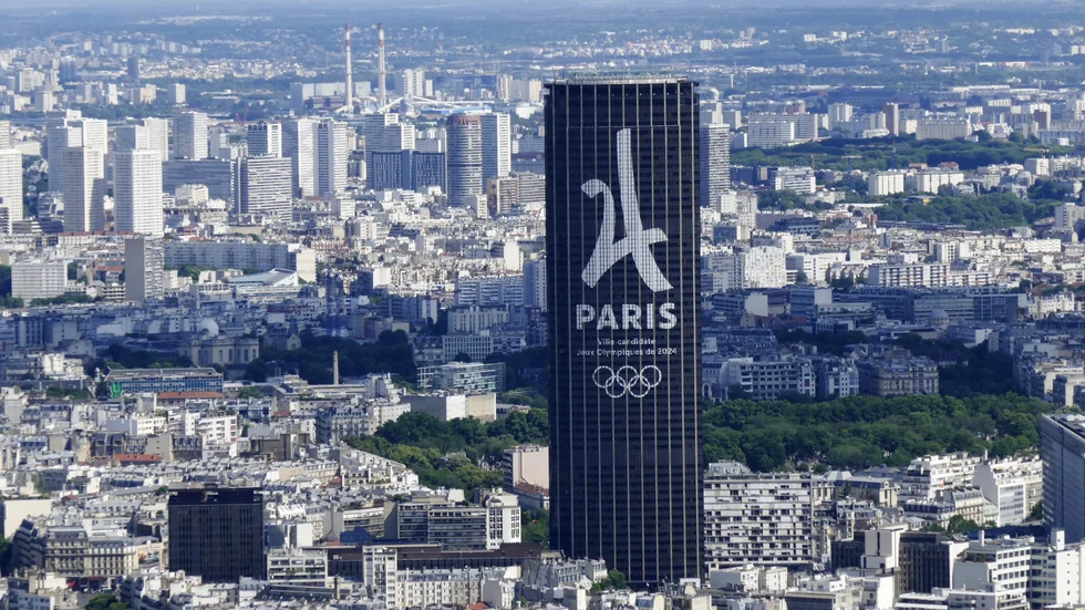 Biljakten slutade en liten bit från Montparnassetornet i centrala Paris. Arkivbild.