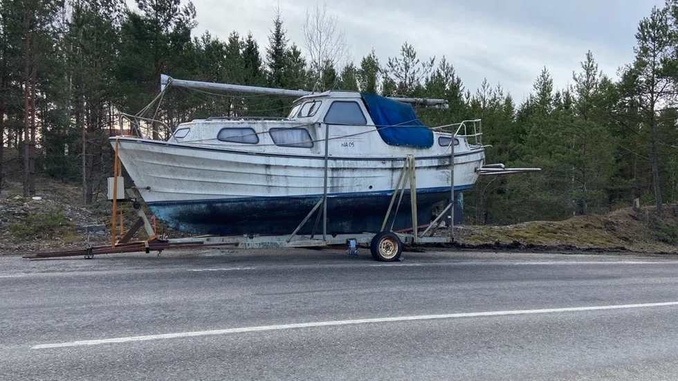 Båt är flyttad. Nu står den istället i Sandåsa.
