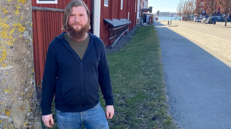 Sebastian Molin anser att ipads i skolan borde ha spärrar som säkerställer att barn inte råkar få se klipp med innehåll av våld eller naket.