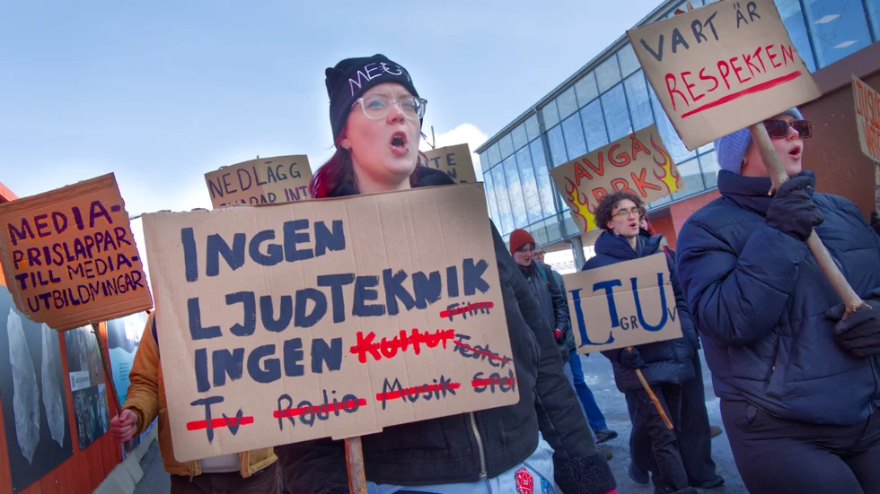 Upphäv beslutet om nedläggning av ljudteknik och ge programmet den finansiering som behövs, var ett av de krav som studenterna hade.