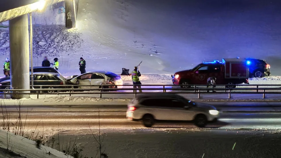 Seriekrock på E4 vid Måttsund.