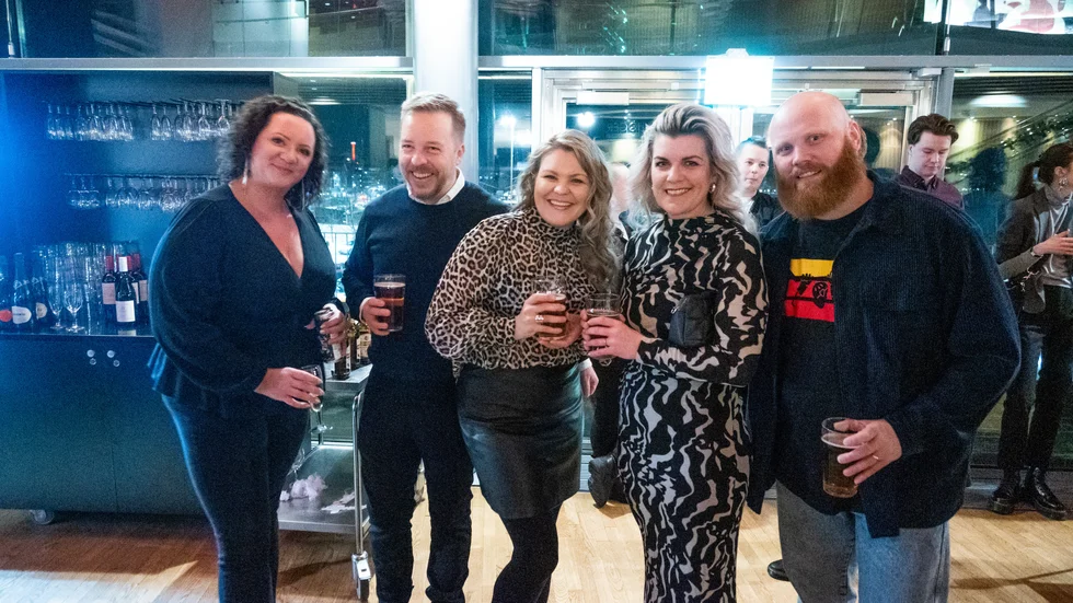 Maria Kågström, Jim Moritz, Emilia Moritz, Johanna Lindström och Patrik Lindström är på Kulturens hus för att gå på konsert med Movits. "Vi passar på att se lite lokal kultur", säger Emilia. "Jag är från Hertsön och uppvuxen med båda bröderna Rensfeldt i bandet, vi har spelat både fotboll och hockey ihop, så då måste man ju supportra dem", säger Patrik. Numera bor han och Johanna i Stockholm och är hemma till jul, medan övriga i gänget är Luleåbor.