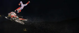 The idiot's guide on how NOT to ride a snowmobile