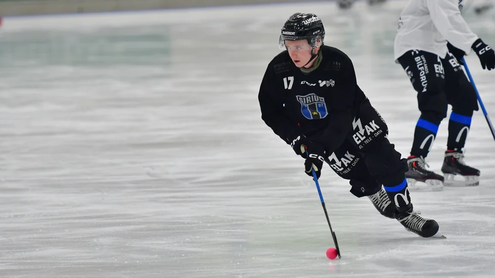 Nils Bergström under uppvärmningen i ABB Arena. Inga hostattacker kunde höras.