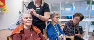 Rakning, hår- och nagelfix: Nobelfest på äldreboendet