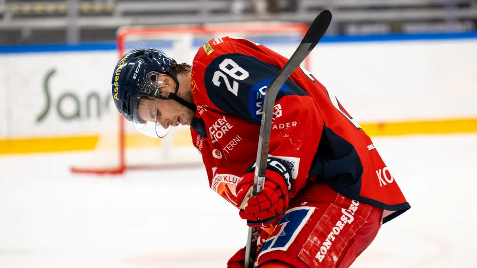 VIK:s Emil Öhrwall fick fyra minuters utvisning under matchen och tilldelades ett matchstraff för osportsligt uppträdande efter slutsignal.
