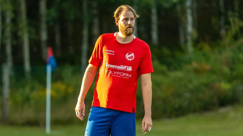Isack Thuresson har gjort över tio säsonger i den röda tröjan, och är en av lagets nyckelfigurer.