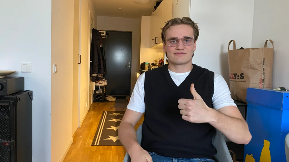 "Jag har fått höra att jag låter lite som Bertil i trädgården från den där Robert Gustafsson-sketchen", säger drinkgeniet Max Lord.