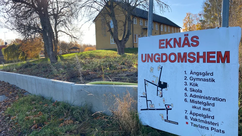 Brister, bland annat våld, finns på Eknäs ungdomshem, enligt Inspektionen för vård och omsorg.