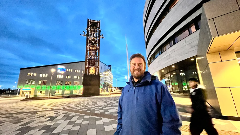 Ola Lundberg, har fått många reaktioner efter sitt kritiska inlägg om äldreomsorgen på en avdelning i Kiruna. Två månader har gått sedan dess. 