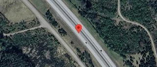 Trafiken påverkas av stillastående fordon på E20 – stopp i ett körfält