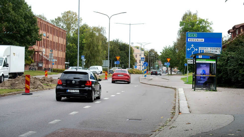 Hoppas de inte bygger bort rondellerna när trafikljusen kommer upp vid Repslagaregatan/Brunnsgatan, skriver insändarskribenten.