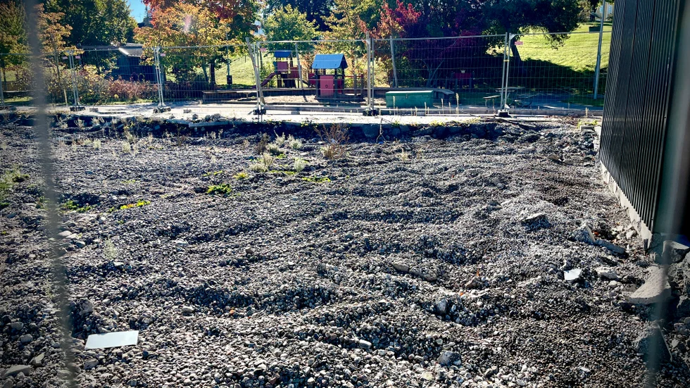 Den 11 november väntas fullmäktige ta beslut om finansiering av återuppbyggnaden av tre avdelningar som totalförstördes i branden på Sandtagets förskola. Enligt tidsplanen kan en ny förskola vara klar i september nästa år. 