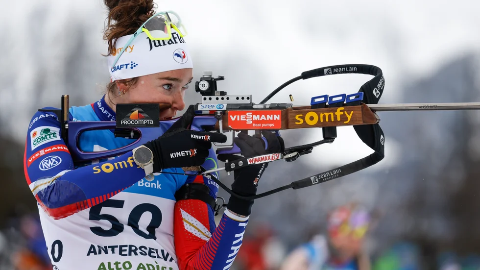 Lou Jeanmonnot vann världscupsprinten i Antholz.