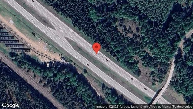 Stillastående fordon på E18 – stopp i ett körfält