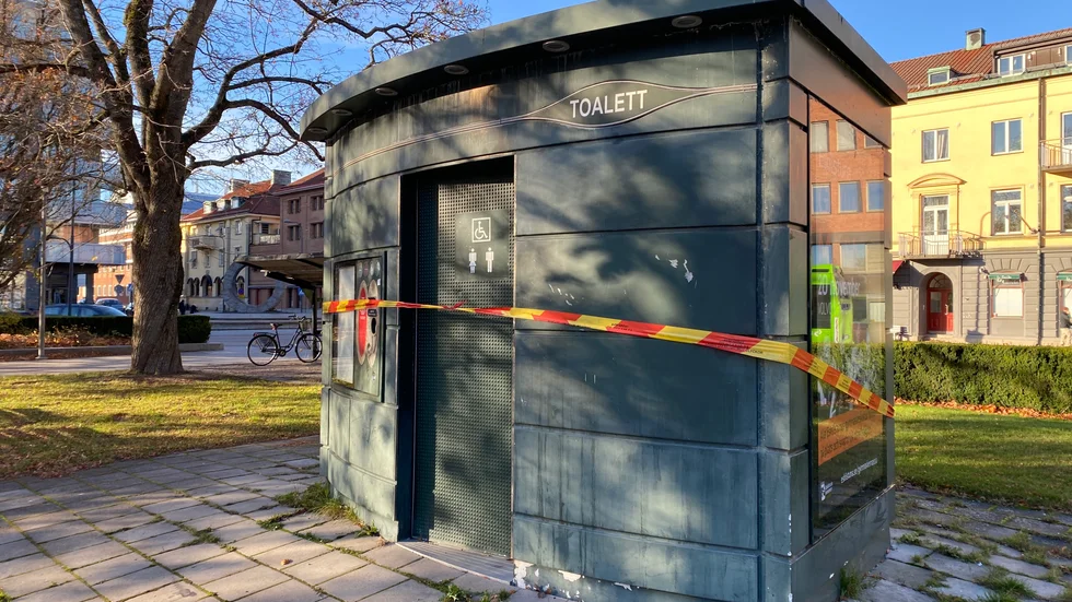 Den här toaletten är ofta utsatt för vandalism.