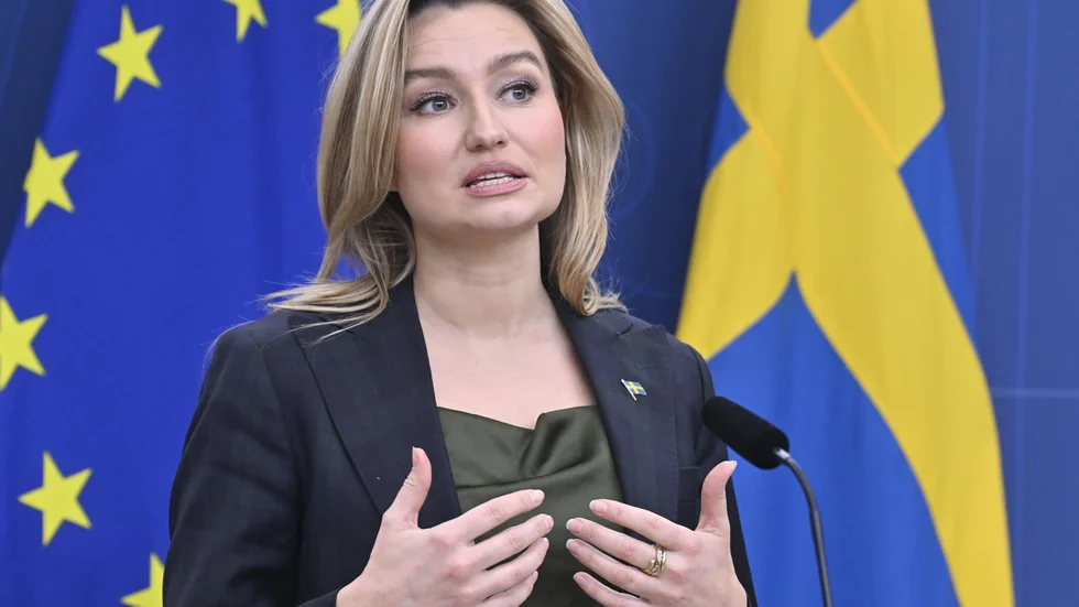 Ebba Busch påstår att det blir billigare att vara svensk 2025, samtidigt som sjuka och personer med funktionsvariationer får sämre ekonomi. Räknas inte de som svenskar frågar sig ledarskribenten.