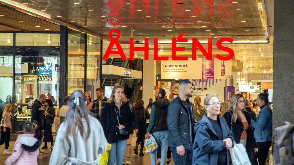 Åhléns återkallar en bebisoverallmodell på grund av kvävningsrisk.